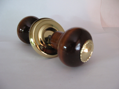 Ручка дверная деревянная круглая 1БО1-1 с металлом и украшением орех, 1108155